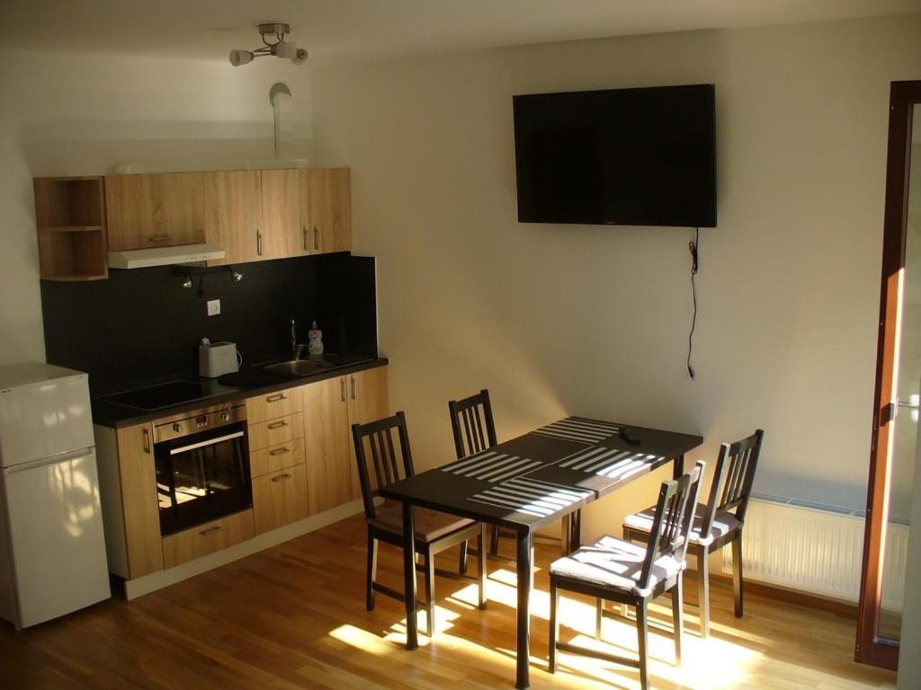 Apartament Garden With Garage In