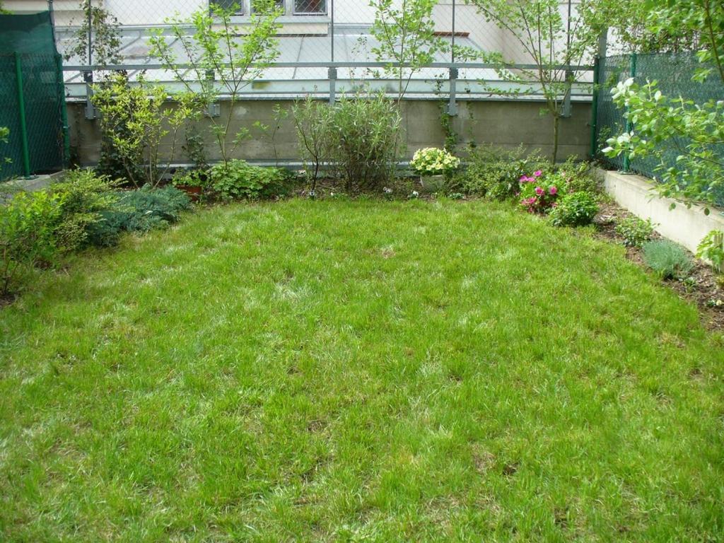 Garden With Garage In * Praga